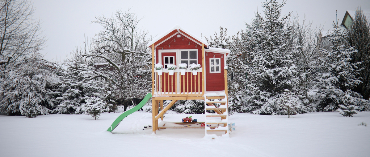 Decorating my EXIT wooden playhouse in winter season