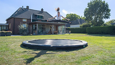 Sportive workouts on an EXIT sports trampoline