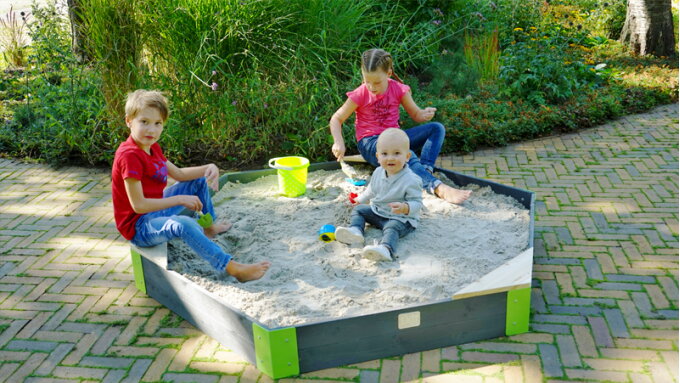 Six tips for placing, filling and maintaining the sandpit