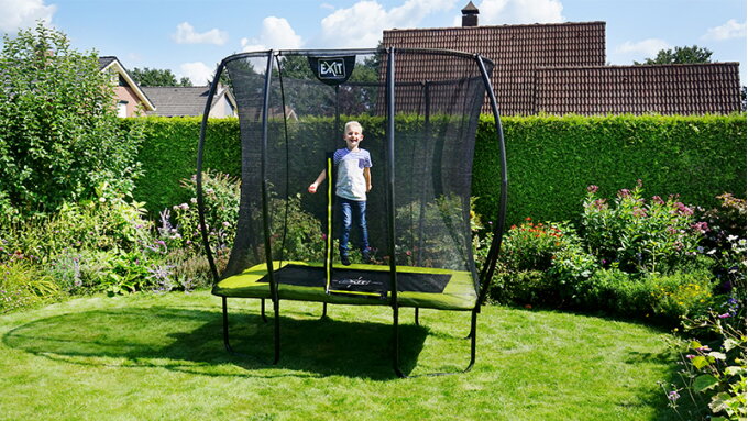 A round or a rectangular trampoline?