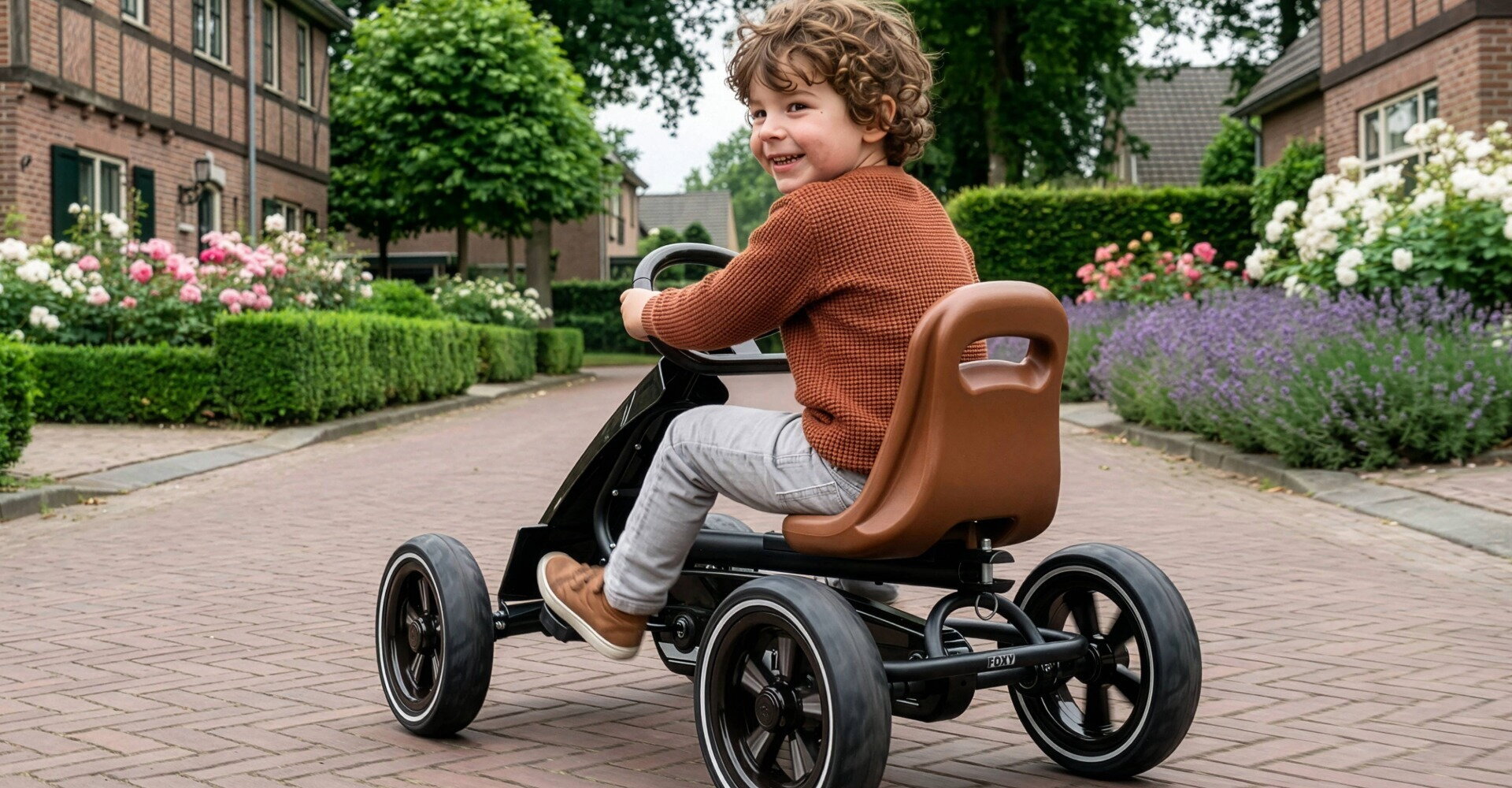 Grows with your child thanks to the adjustable seat