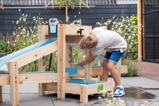 The bigger model for spacious gardens. Focuses on group play, exciting races and active teamwork for hours of fun.